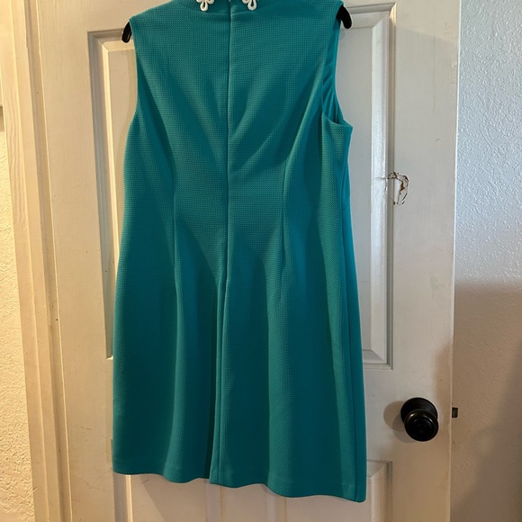 Jessica Howard Turquoise Sleeveless Mini Dress with White Trim - Picture 3 of 3